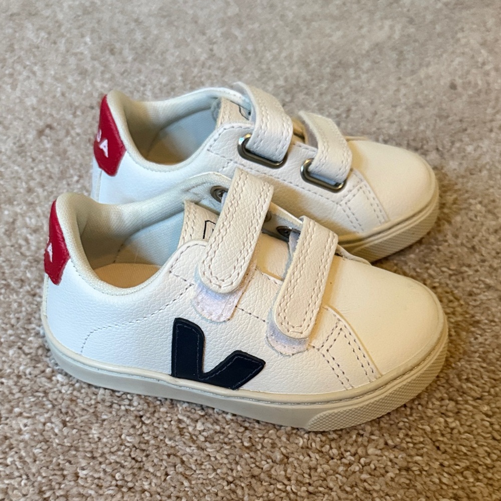 Veja Esplar Navy and Red size 8 toddler shoes